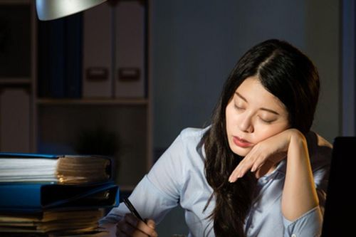 Nhận diện sớm 3 tín hiệu thận 'kêu cứu' vì thói quen thức khuya