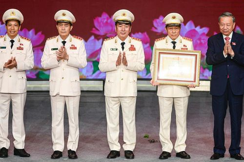 Lực lượng Công an Nhân dân nhận Huân chương Sao Vàng lần thứ 5