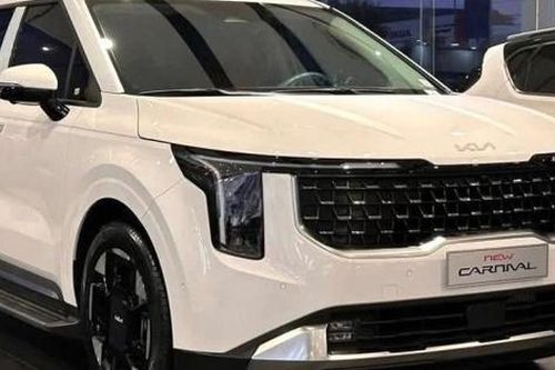 Xe đa dụng MPV 7 chỗ giảm giá mạnh tại Việt Nam: Mitsubishi Xpander, Toyota Veloz Cross còn bao nhiêu?