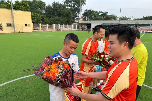 Công an phường Kiến Hưng giao lưu bóng đá với CLB Phóng viên FC Thăng Long