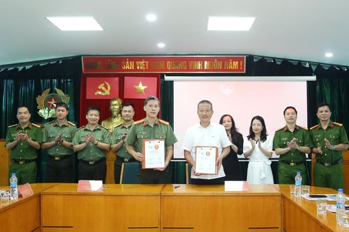 Ký kết và triển khai Chương trình 'THP FOUNDATION - cùng em vững bước tương lai'
