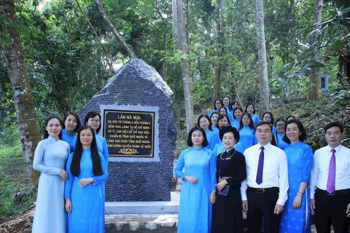 Trung ương Hội Liên hiệp Phụ nữ Việt Nam tổ chức hoạt động về nguồn tại Khu di tích Quốc gia đặc biệt Tân Trào