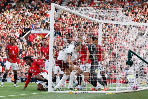MU phải mua Martinez hoặc Donnarumma