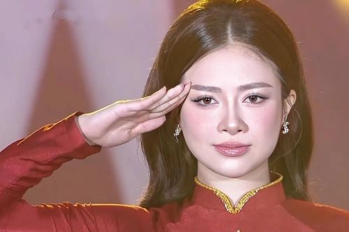Hình ảnh Dương Hoàng Yến gây sốt