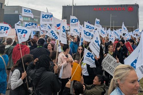 Hàng chục nghìn tiếp viên đình công, hãng hàng không lớn nhất Canada 'tê liệt'