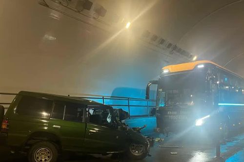 Tai nạn giao thông mới nhất 18/8/2025: đi bộ qua cao tốc, người đàn ông bị tông tử vong
