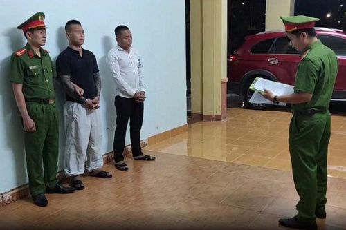 Tạm giữ 2 đối tượng dùng súng đe dọa giết người và gây rối trật tự công cộng