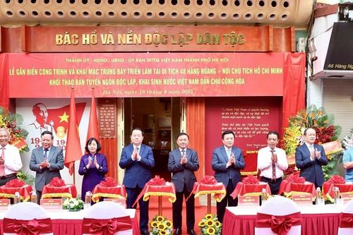Lễ gắn biển di tích 48 Hàng Ngang - nơi Chủ tịch Hồ Chí Minh khởi thảo Tuyên ngôn Độc lập