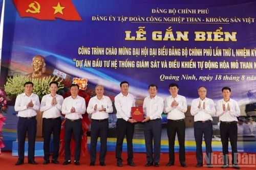 TKV gắn biển công trình chào mừng Đại hội đại biểu Đảng bộ Chính phủ lần thứ I