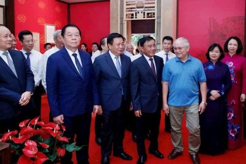Gắn biển công trình kỷ niệm Quốc khánh cho di tích nhà số 48 phố Hàng Ngang, nơi Bác Hồ viết Tuyên ngôn độc lập