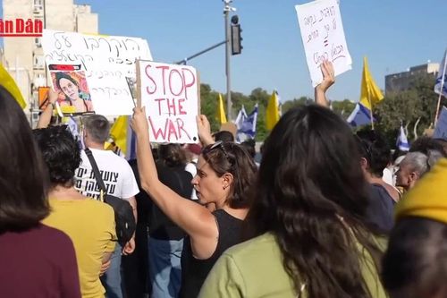 Biểu tình bùng phát khắp Israel yêu cầu kết thúc chiến sự Dải Gaza