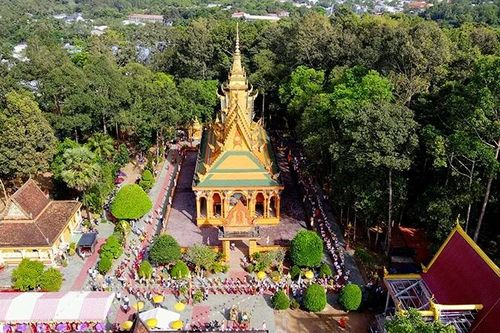 Phát triển du lịch gắn bảo tồn di sản