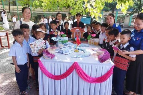 Ra mắt mô hình Tủ sách giáo khoa dùng chung xã Hòa Vang