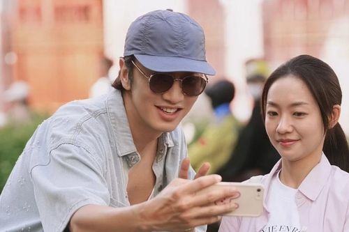 'Hoàng tử châu Á' Lee Kwang Soo 'vướng lưới tình' với 'nàng thơ màn ảnh Việt' Hoàng Hà