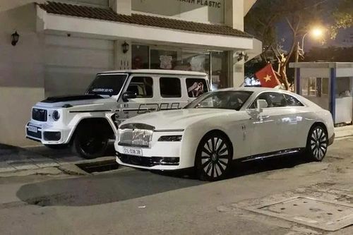 'Soi' Rolls-Royce Spectre và Mercedes-AMG G63 của bố con Minh Nhựa
