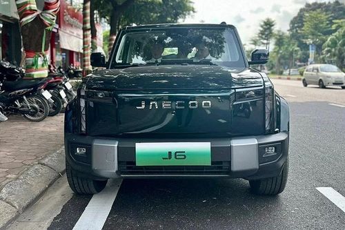 'Tóm gọn' Jaecoo J6 điện lăn bánh trên phố Việt, khoảng 900 triệu đồng