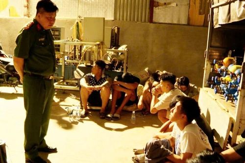 Công an Hải Phòng triệt phá kho 'khí cười', tạm giữ 18 nghi can