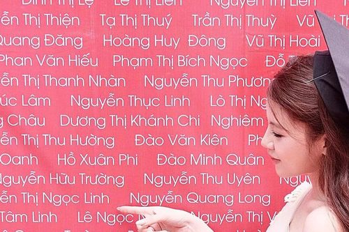 Nữ thủ khoa ngành Quan hệ công chúng chia sẻ bí quyết học tập