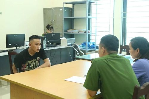 Kẻ trộm cố thủ trong phòng, dùng bom xăng tấn công cảnh sát