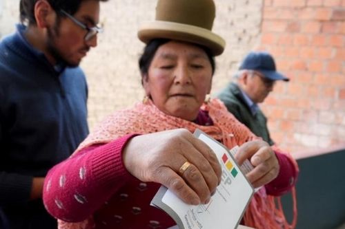 Bầu cử tổng thống Bolivia: Cử tri quay lưng với đảng cầm quyền, cuộc đua lịch sử của các đảng đối lập bắt đầu