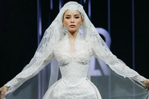 Hoa hậu Kỳ Duyên trình diễn thời trang cưới phong cách thanh lịch, lãng mạn