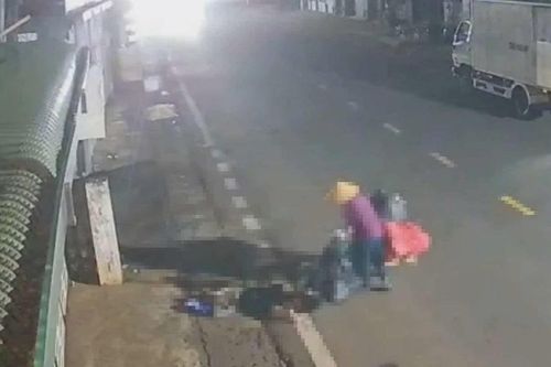 Cụ bà buôn ve chai tông người bán vé số rồi bỏ đi vì nghĩ không ai biết