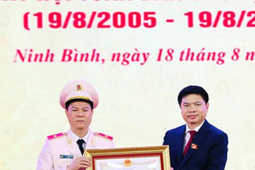 Giám đốc Công an tỉnh Ninh Bình được tặng Huân chương Chiến công hạng Nhất