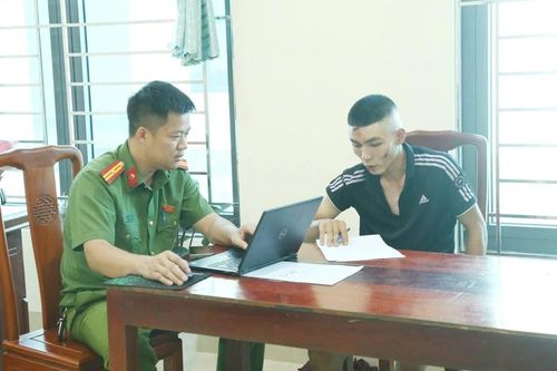 Khởi tố 2 kẻ trộm cắp xe máy, ném 'bom' xăng vào công an