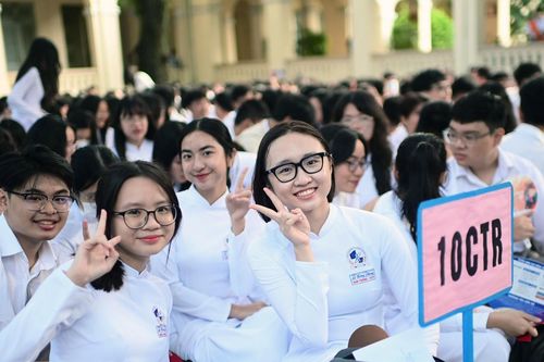 Nhiều trường học ở TPHCM lùi giờ vào lớp của học sinh từ 15-30 phút