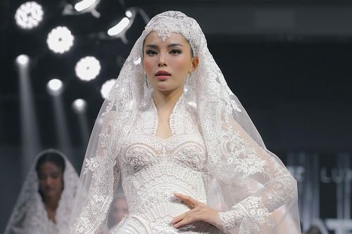 Hoa hậu Kỳ Duyên hóa nàng thơ kiêu sa trong váy cưới cổ điển