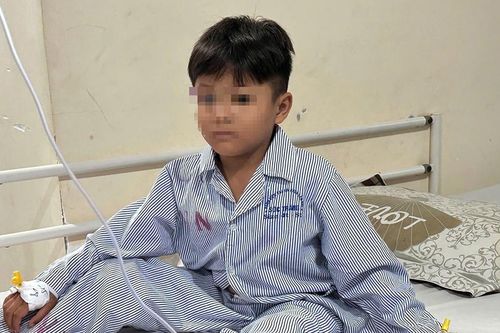 Bé trai 6 tuổi bị thủng ruột khi nuốt phải 4 viên nam châm