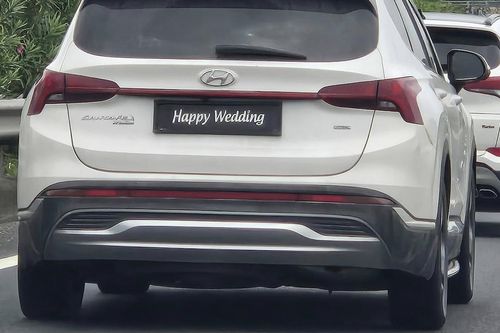 Tài xế Santa Fe che biển số gắn chữ 'Happy Wedding' bị xử phạt 23 triệu đồng