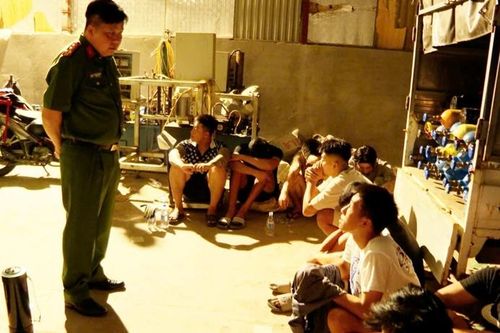 Triệt phá đường dây mua bán 'khí cười' liên tỉnh quy mô lớn