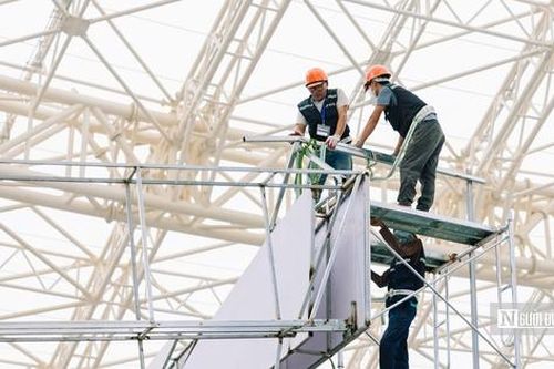Không khí hối hả chuẩn bị các gian hàng tại Triển lãm Thành tựu Đất nước