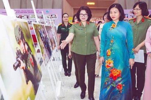 Những 'bông hồng thép' trong bản hùng ca giữ nước
