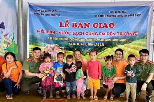 Công an Lào Cai hỗ trợ mô hình nước sạch cho điểm trường xã vùng cao