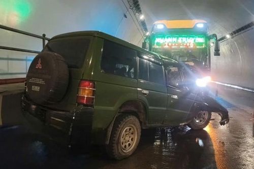 Tai nạn nghiêm trọng trong hầm đèo Ngang, 2 người tử vong