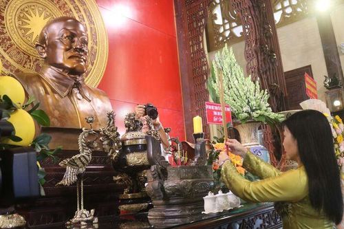 UBMTTQVN tỉnh An Giang dâng hương Chủ tịch Tôn Đức Thắng