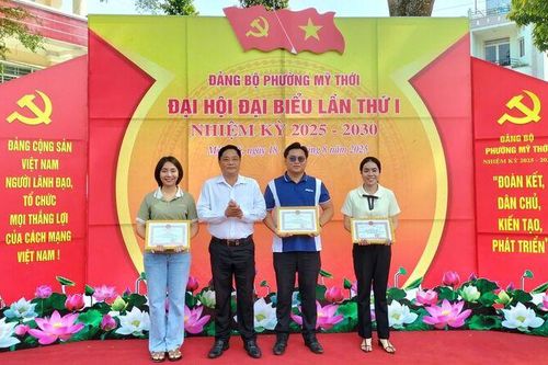 Phường Mỹ Thới tổng kết và trao giải Cuộc thi trắc nghiệm 'Tìm hiểu chính quyền 2 cấp'