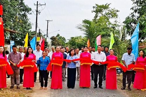 Xã Vĩnh Trạch hoàn công công trình sửa chữa, nâng cấp hệ thống điện chiếu sáng tuyến Nam Đòn Dông