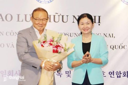 Công ty TNHH Hyosung Đồng Nai và huấn luyện viên Park Hang Seo giao lưu hữu nghị tại Đồng Nai