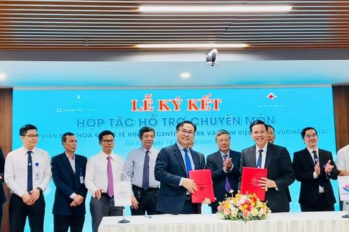 BVĐK quốc tế Vinmec Central Park và Bệnh viện Hùng Vương Gia Lai ký kết hợp tác hỗ trợ chuyên môn