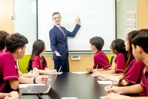 Từ ngày 25-9, áp dụng quy định mới về dạy và học bằng tiếng nước ngoài