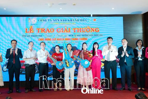 Thêm một khách hàng trúng thưởng ô tô chương trình tri ân của Công ty Yến sào Khánh Hòa