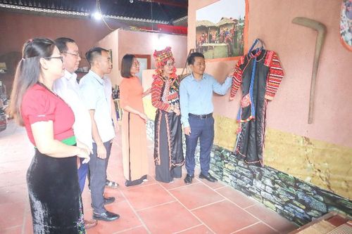 Nâng cao năng lực lãnh đạo của Đảng bộ, sớm đưa Bum Tở thành xã phát triển khá của tỉnh