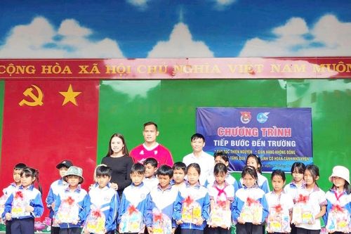Tổ chức Chương trình Tiếp bước đến trường tại xã Bảo Lâm 4