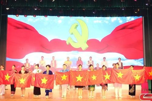 Tuyên truyền lưu động chào mừng Cách mạng Tháng Tám