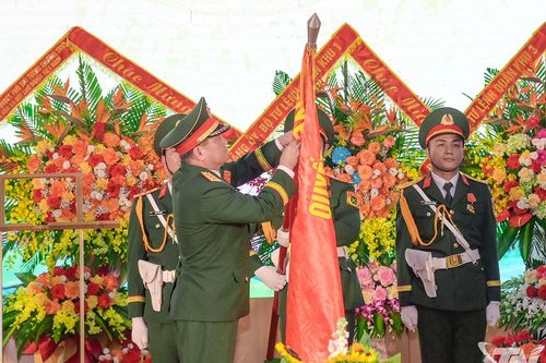 Sư đoàn 3 (Quân khu 1) đón nhận Huân chương Bảo vệ Tổ quốc hạng Nhì