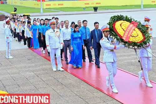 Công đoàn Tổng công ty Thép Việt Nam-CTCP: 2 gia đình CNLĐ tiêu biểu và 4 cháu đạt giải cấp Quốc Gia được Công đoàn Công Thương khen thưởng