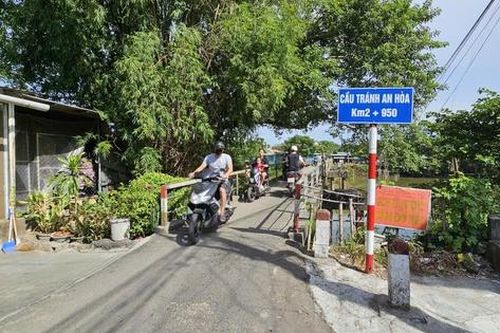 Huế: Người dân thấp thỏm mỗi khi đi qua cầu tránh An Hòa